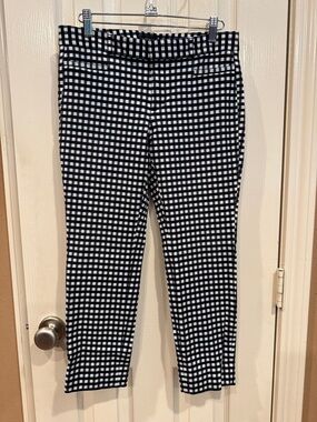Banana Republic “Sloan” in black & white checkered pattern. Sz 4 Petite